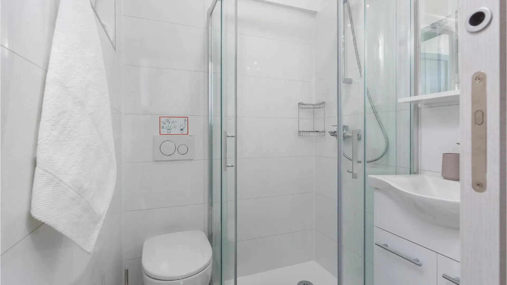 Beautiful Apartment In Malinska With Kitchen