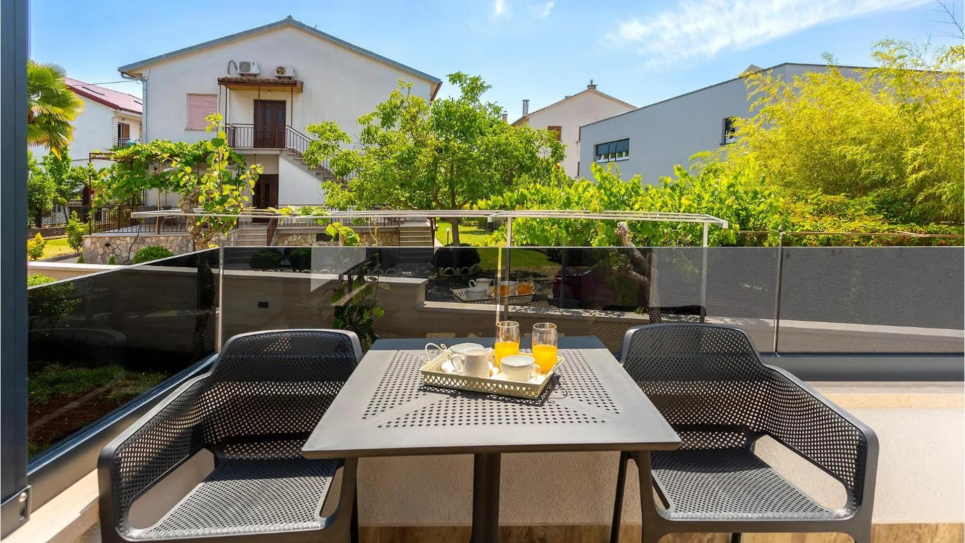 Beautiful Apartment In Malinska With Kitchen 0*,