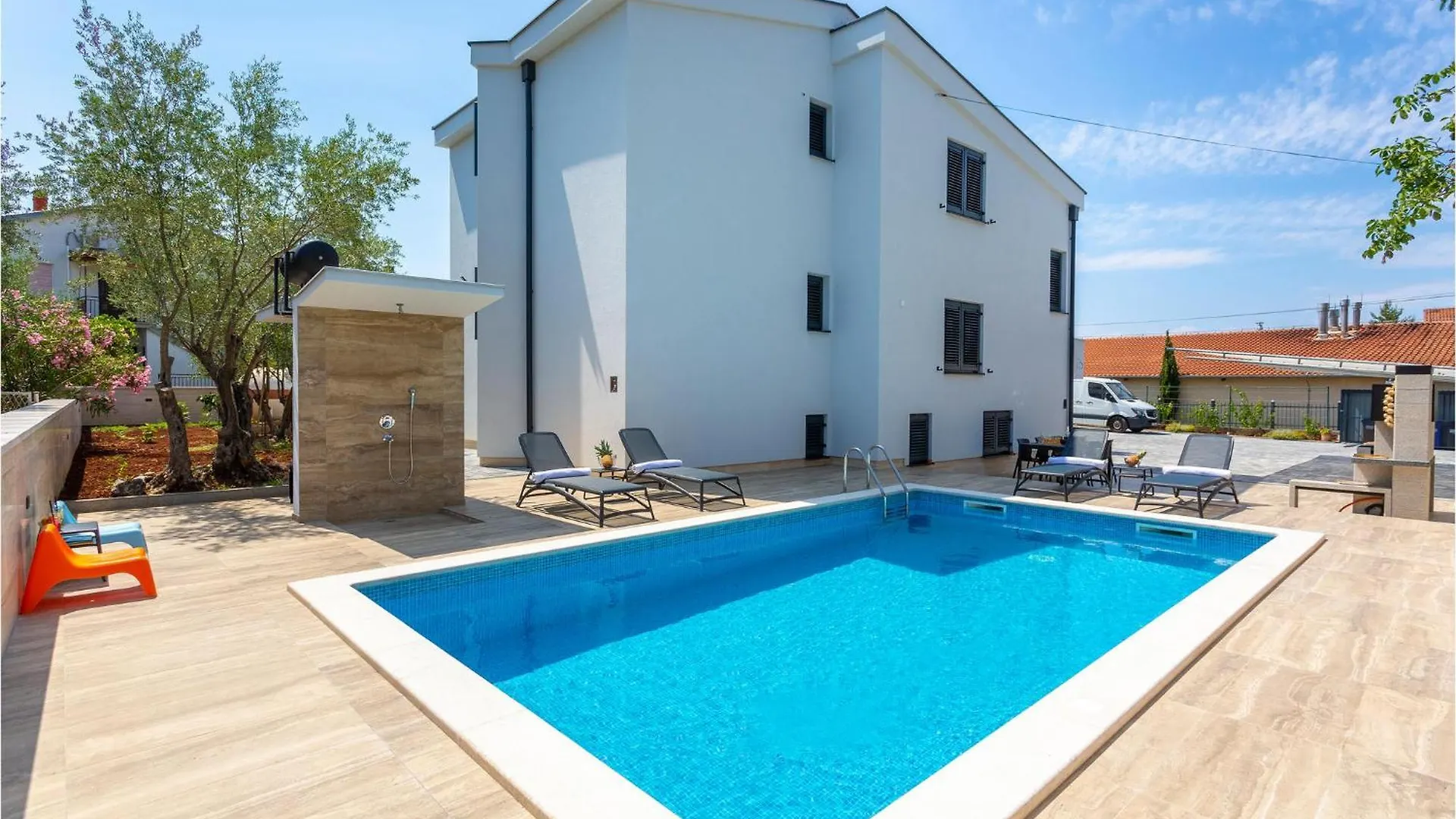 Beautiful Apartment In Malinska With Kitchen
