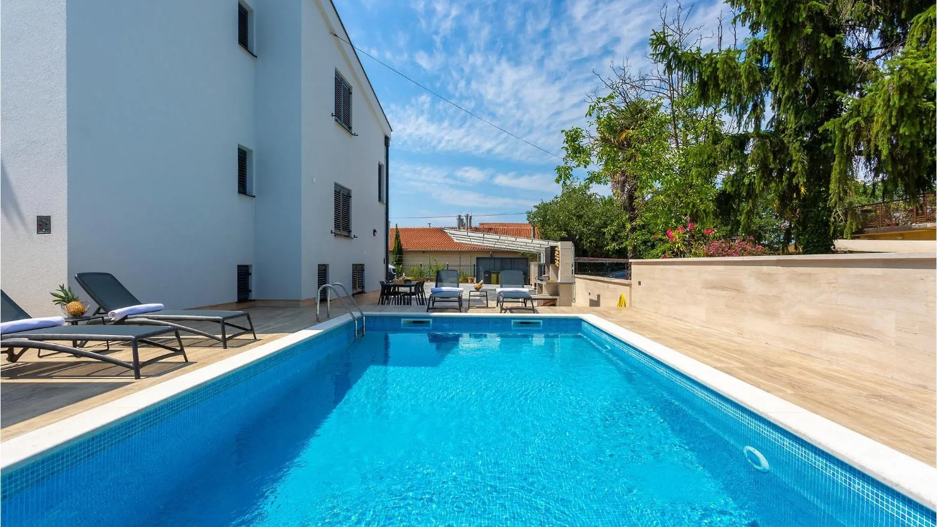 Beautiful Apartment In Malinska With Kitchen