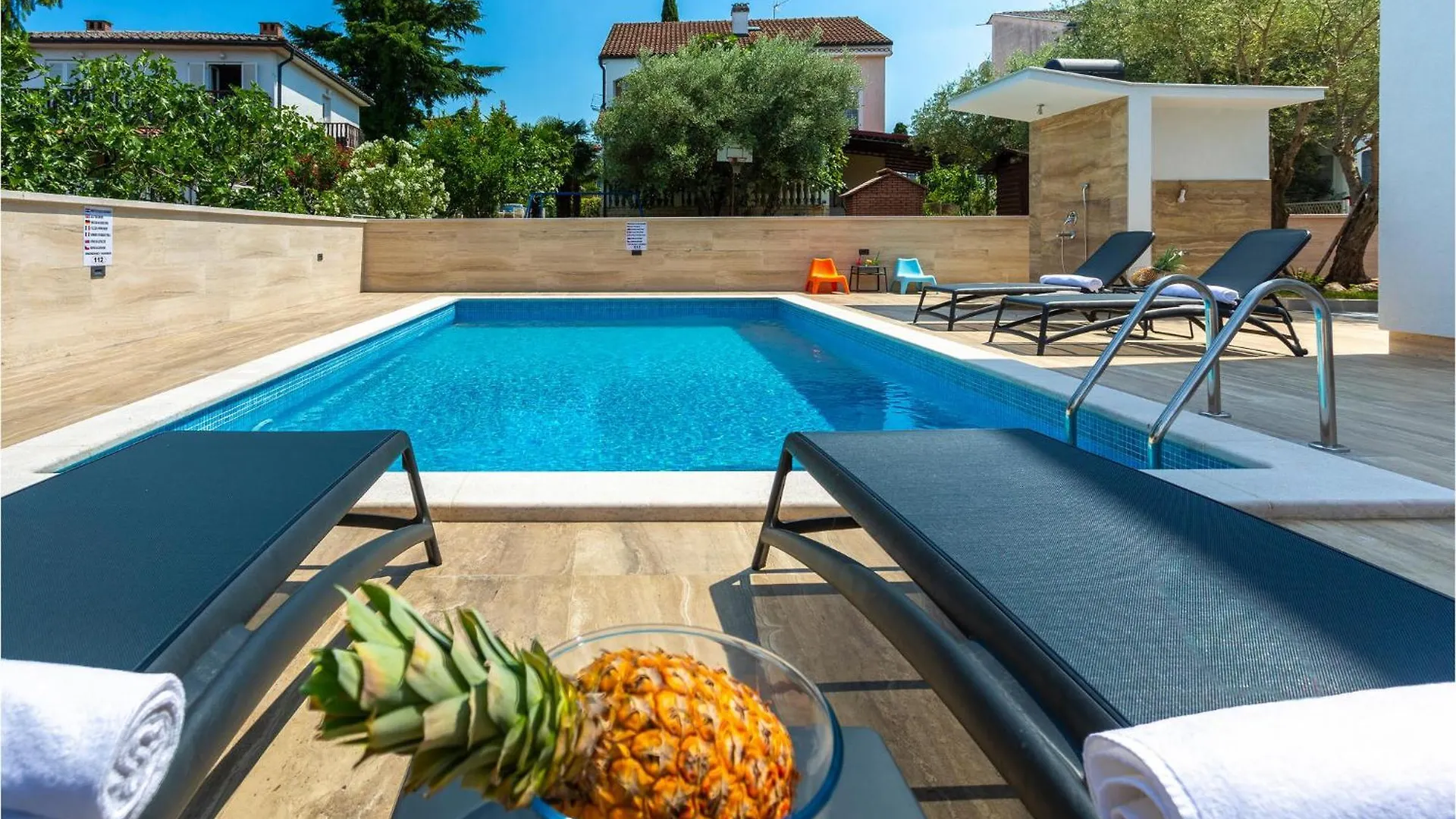 Beautiful Apartment In Malinska With Kitchen